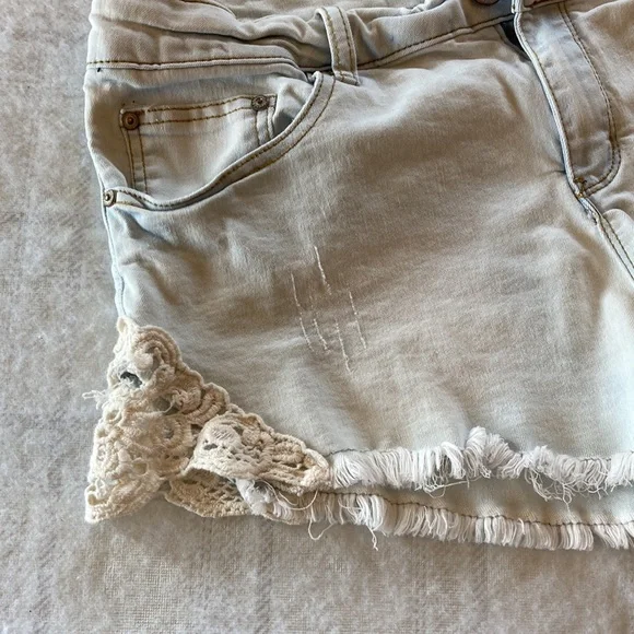 Jean Shorts with lace by Ardene - Picture 2 of 7